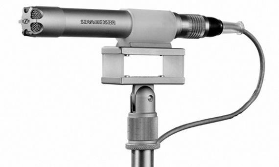Первый выпущенный компанией Sennheiser конденсаторный РЧ-микрофон MKH 104 (ненаправленный)